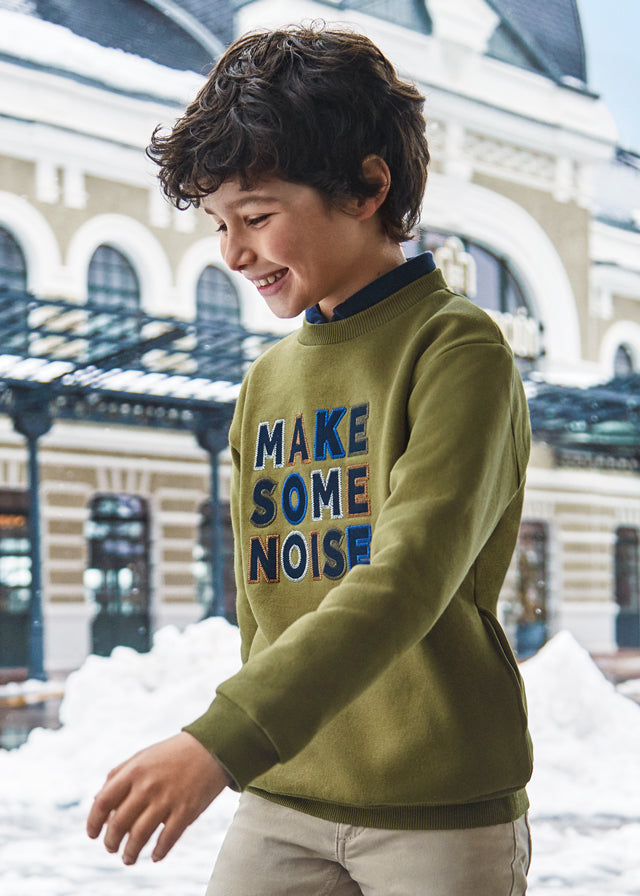 Pullover aplique bordado