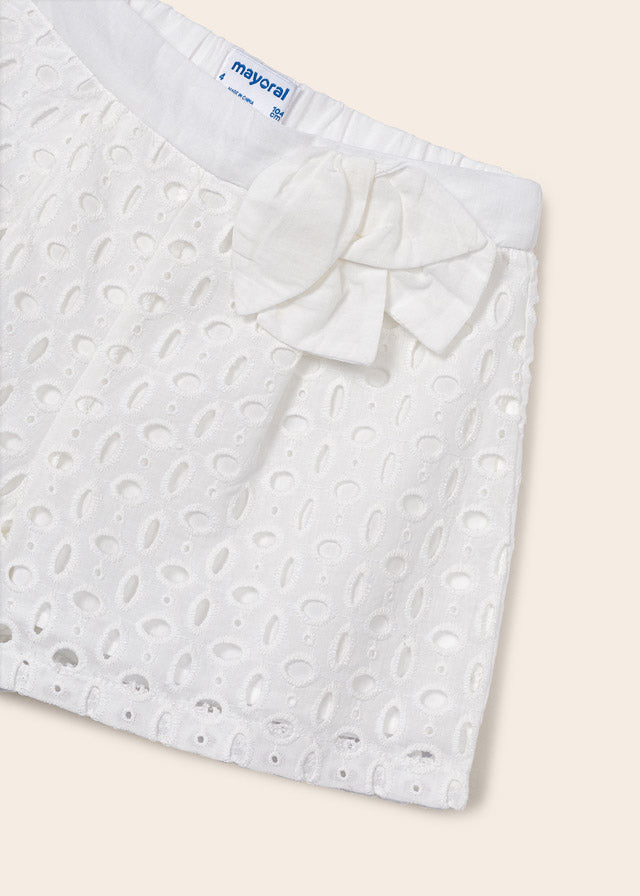 Pantalon corto perforado