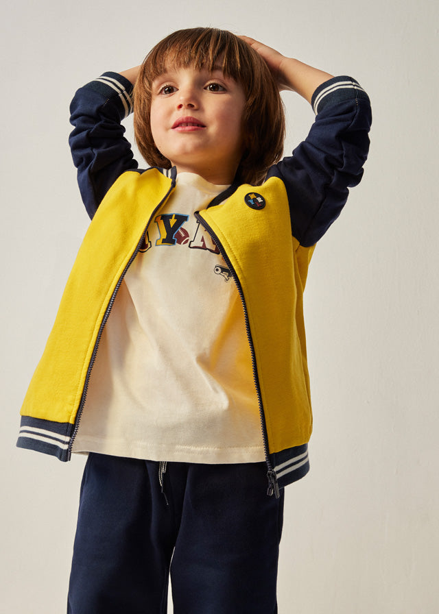 Chandal beisbolera y camiseta