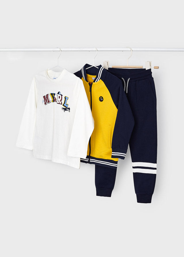 Chandal beisbolera y camiseta
