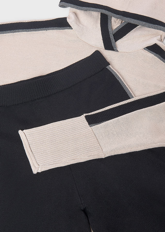 Conj. Pantalon tricot capucha